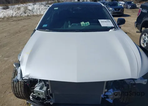 2024 Cadillac Lyriq Luxury W/1Sd z USA, uszkodzony, nr VIN 1GYKPRRL5RZ129277